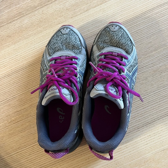 ASICS running sneaks - Picture 2 of 4